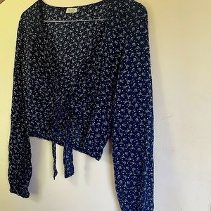 Pac Sun long-sleeve, cropped, tie-front top